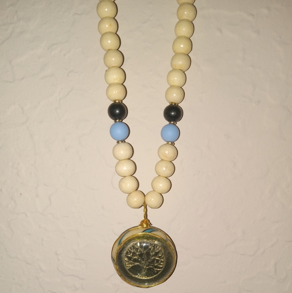 Tree of life emblem on a beaded necklace - Picture 3 of 5